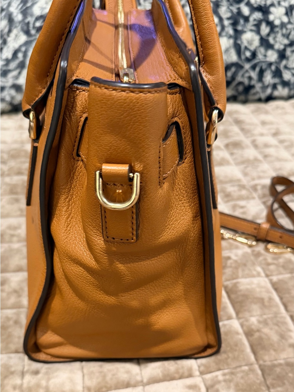 Michael Kors Tan Leather Satchel with Wallet and Detachable Strap - Picture 4 of 12
